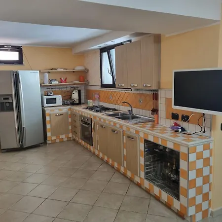 Casa A Mare Piscitelli 3* モンドラゴーネ